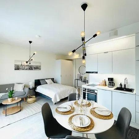 公寓 Lovely With Easy Access To Helsinki And Airport 万塔