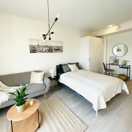 Lovely With Easy Access To Helsinki And Airport 万塔